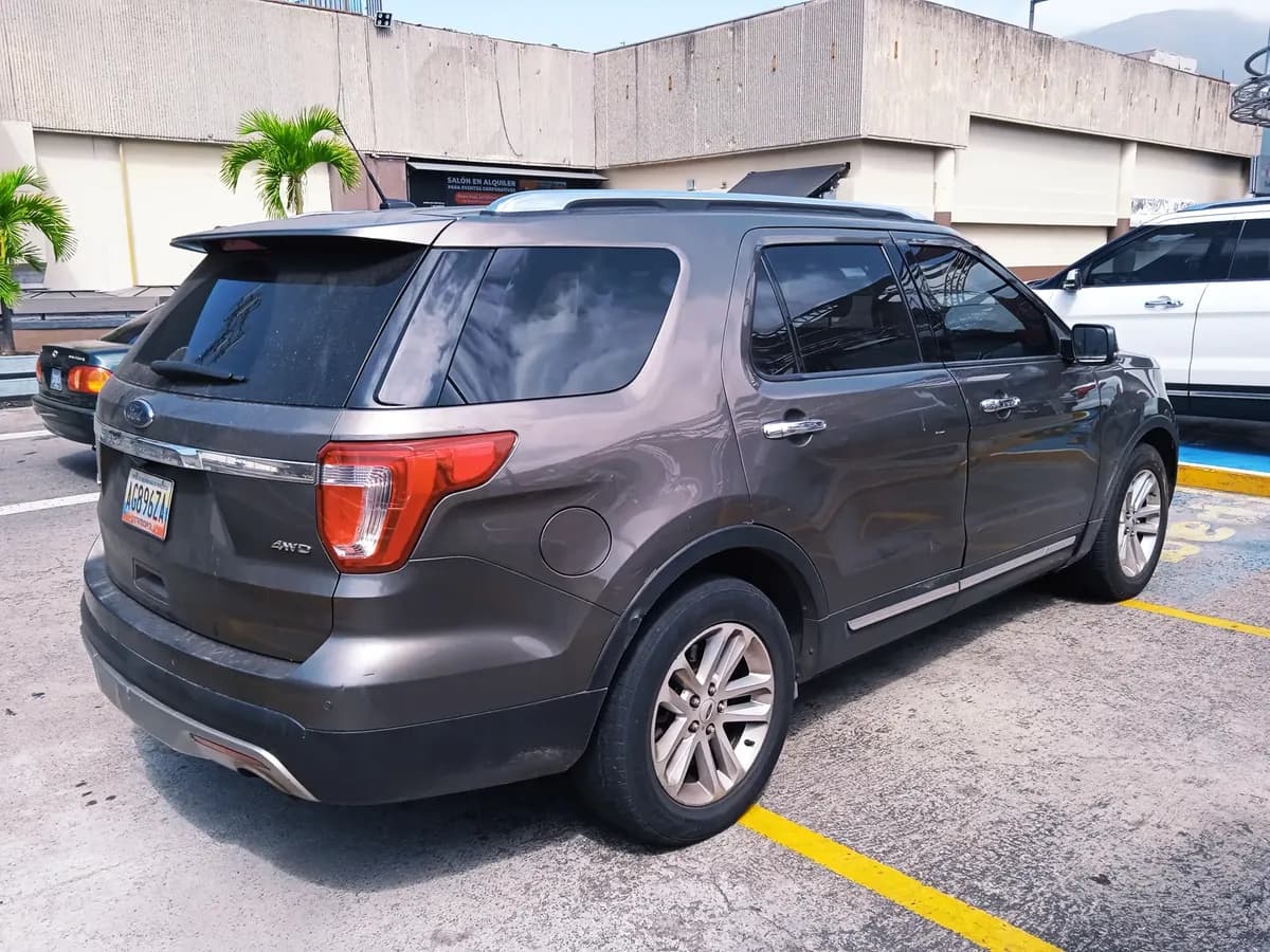Ford Explorer Limited - Foto 3